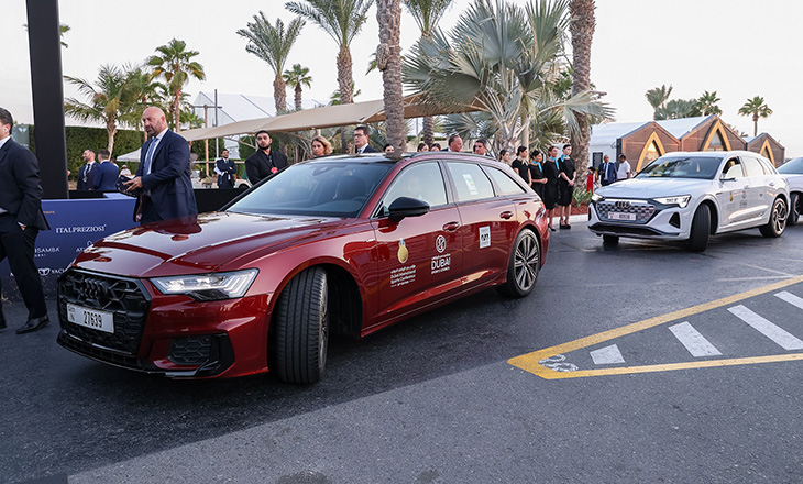 أساطير كُرة القدم توجهوا إلى حفل "جوائز دبي جلوب سوكر 2024" في سيارات Audi الفاخرة